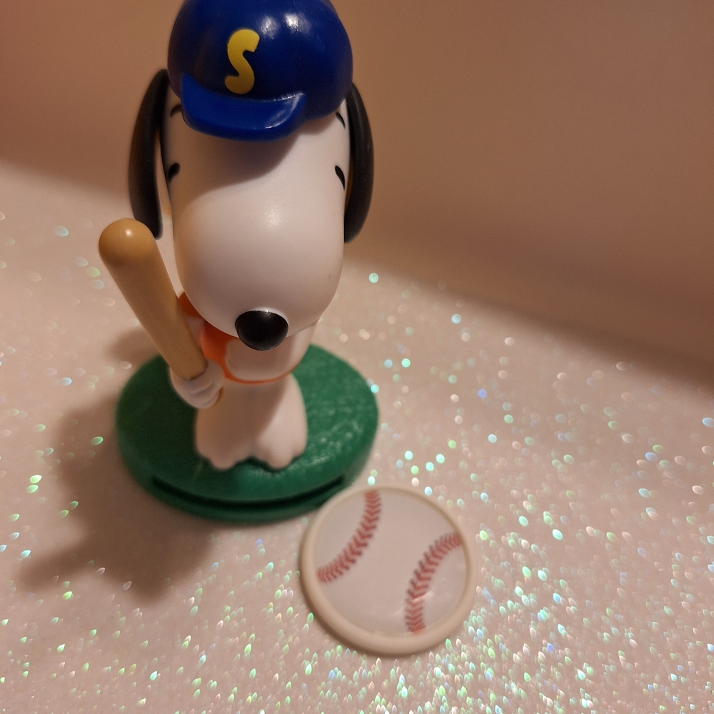 Peanuts Green Base Figurine